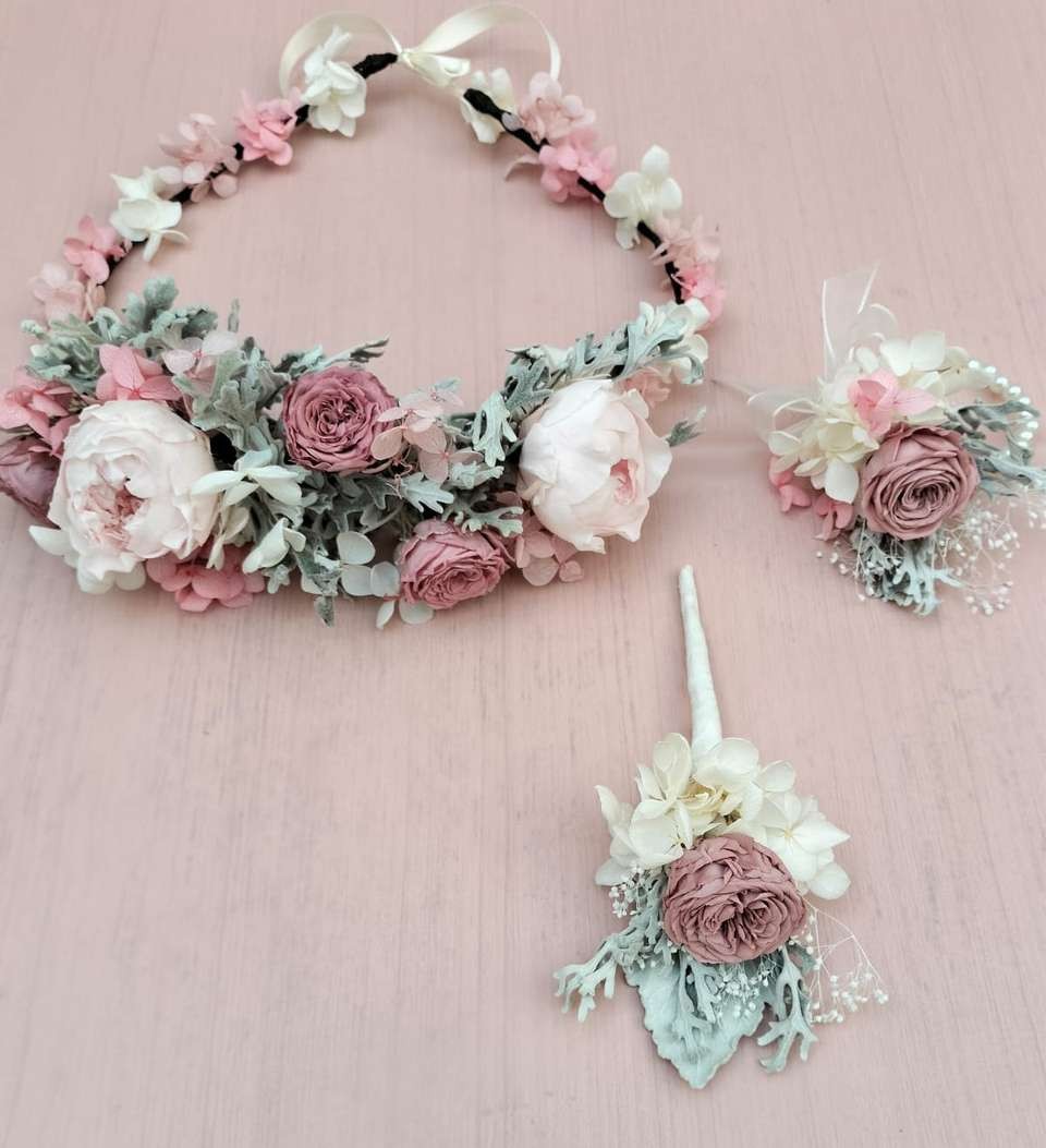 Tocado Media Corona · 2 Rosas Inglesas y 3 Minis
